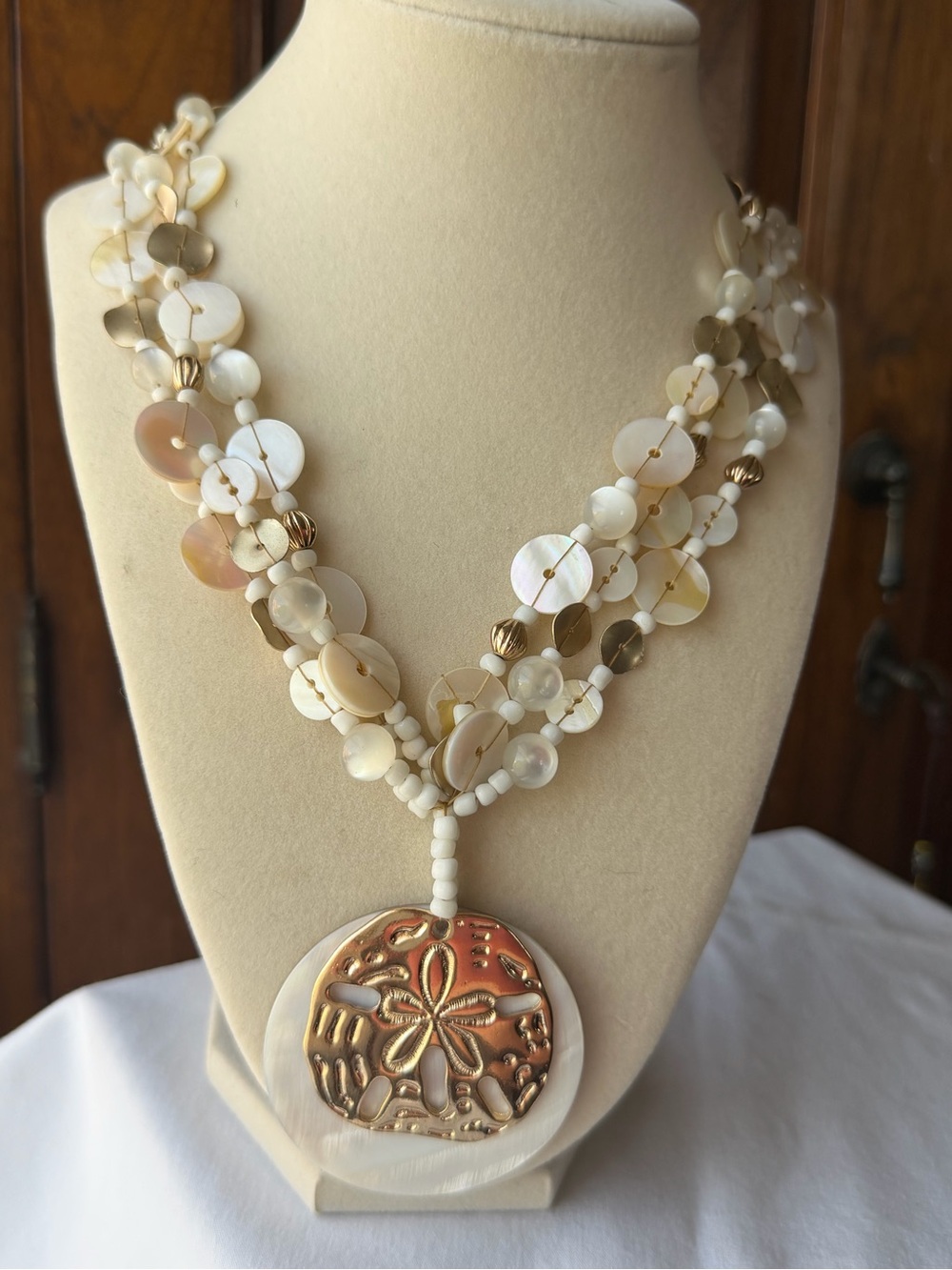 Coastal Shell Sand Dollar Pendent Necklace Mother of Pearl White Statement